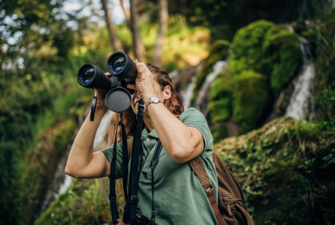 преимущества дорогих биноклей