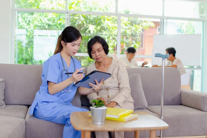 Как оформить одинокого человека в дом престарелых